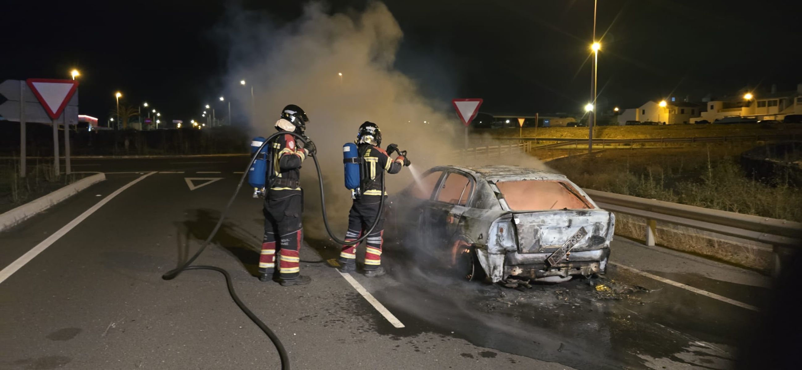 Arde un coche en Arrecife Arde un coche en Arrecife