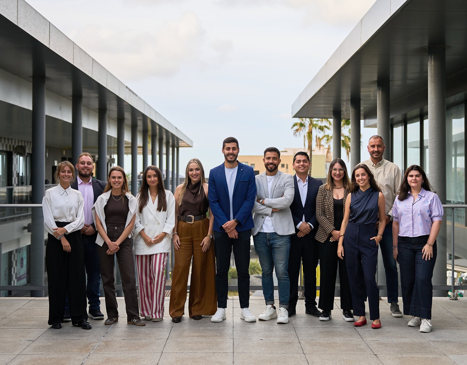 Foto de familia con los miembros de la nueva Junta de la Asociación de Jóvenes empresarios de la provincia. Emprendimiento. Foto de familia con los miembros de la nueva Junta de la Asociación de Jóvenes empresarios de la provincia. Emprendimiento.