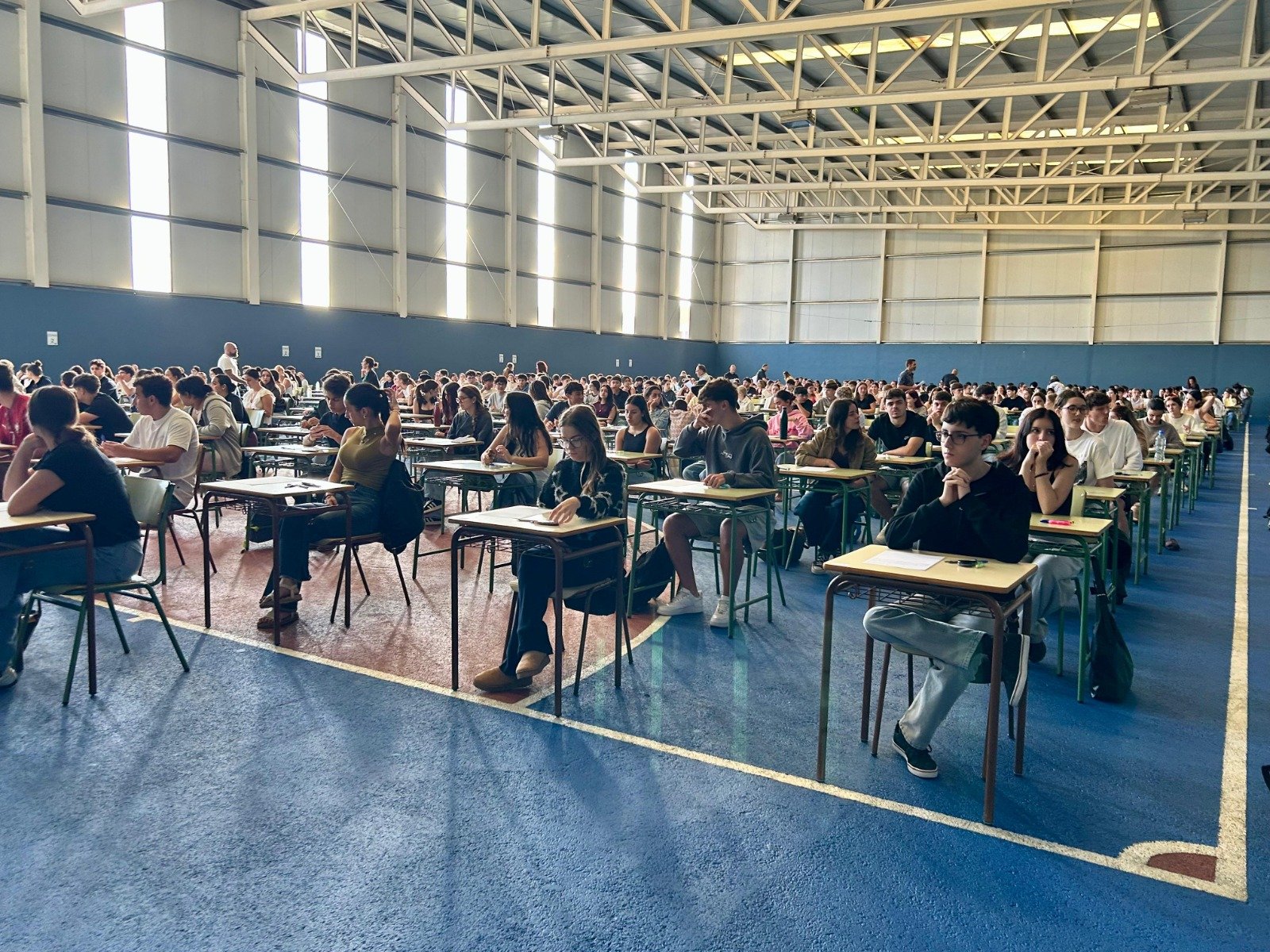 Estudiantes realizando la PAU. Foto: Educación.