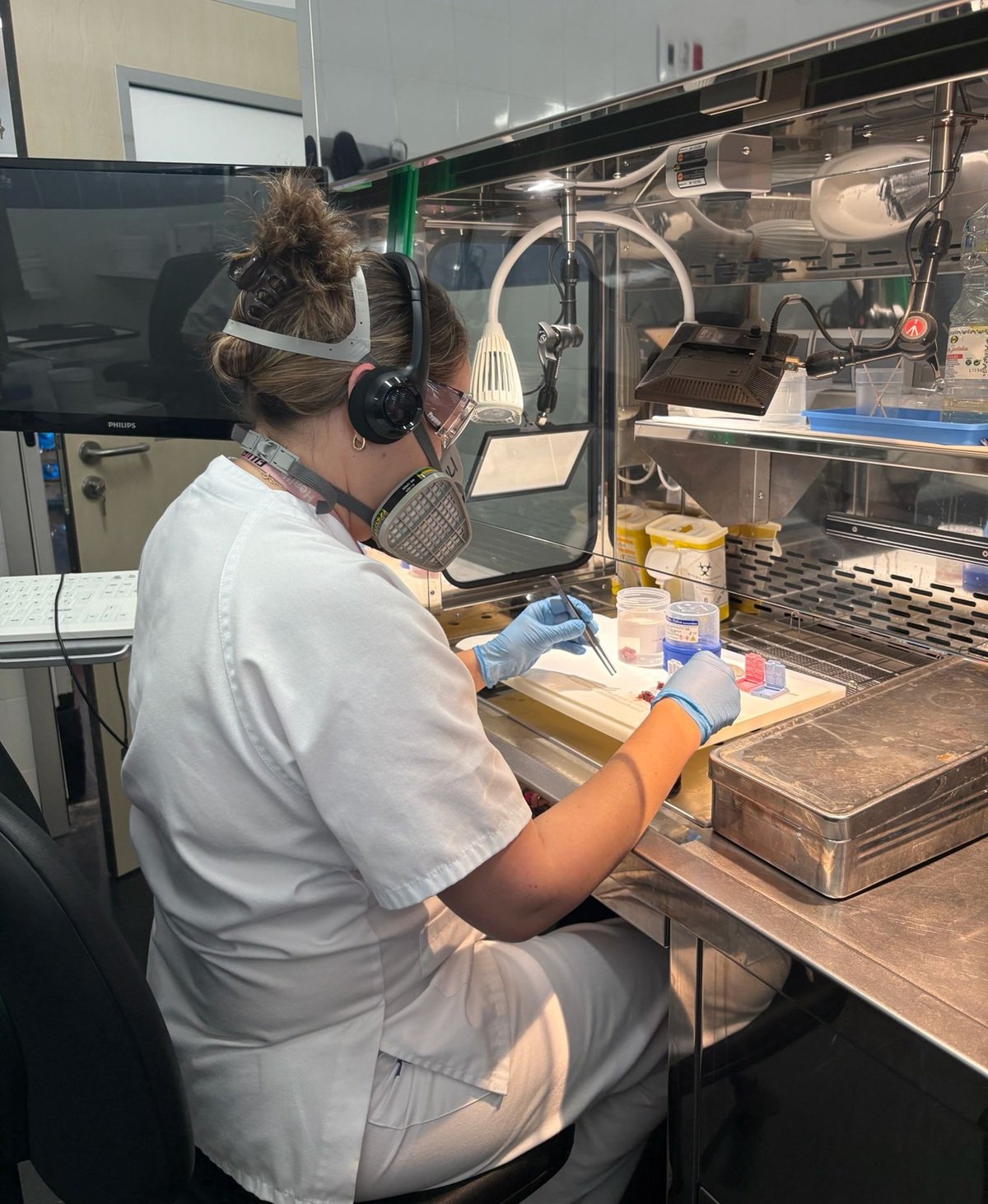 Investigadora en laboratorio