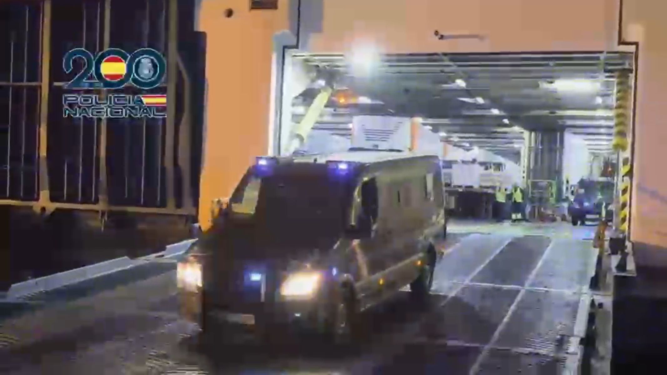 Llegada de vehículos de la Policía Nacional a Canarias 