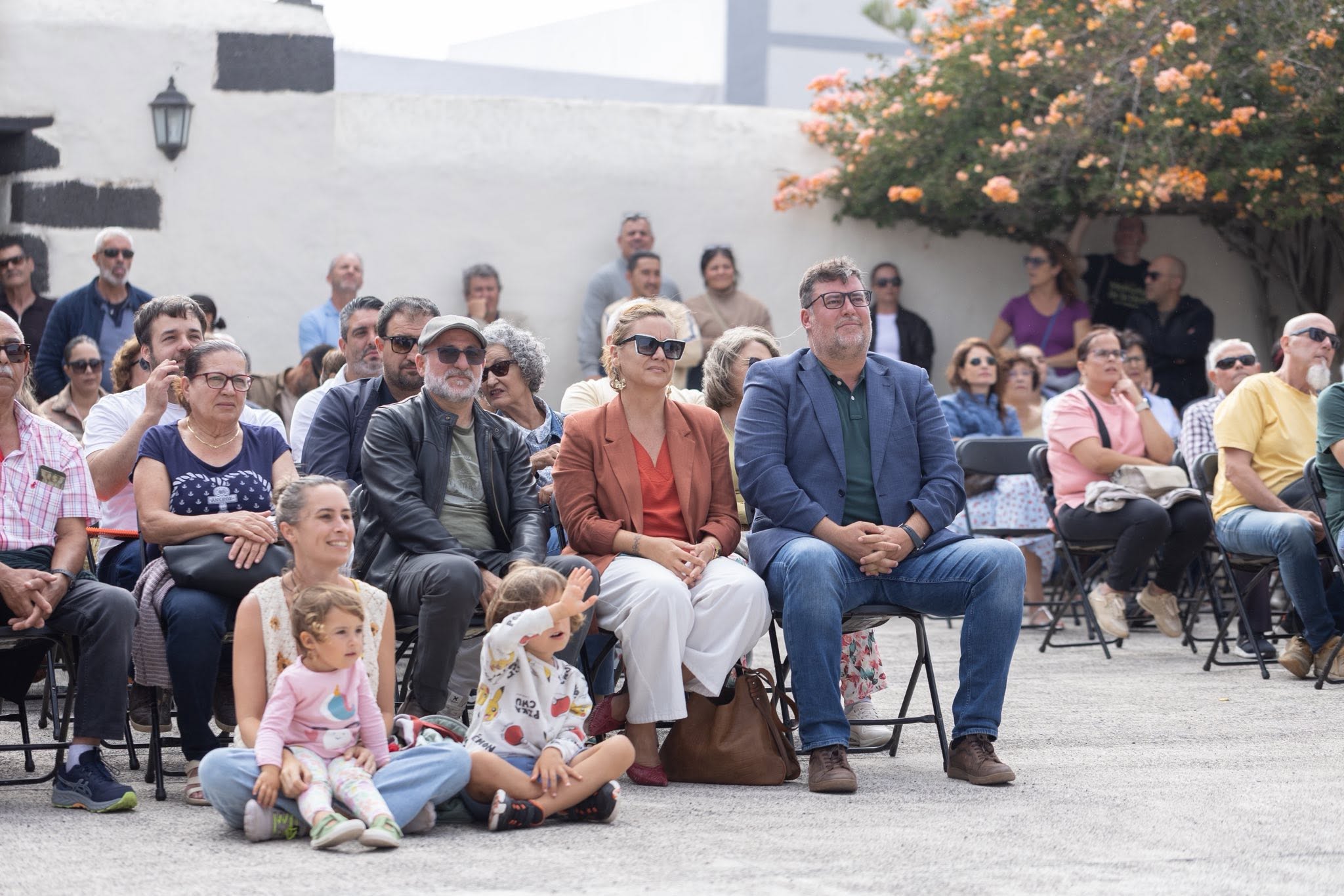 Clausura de las escuelas de folclore y bailes tradicionales Clausura de las escuelas de folclore y bailes tradicionales