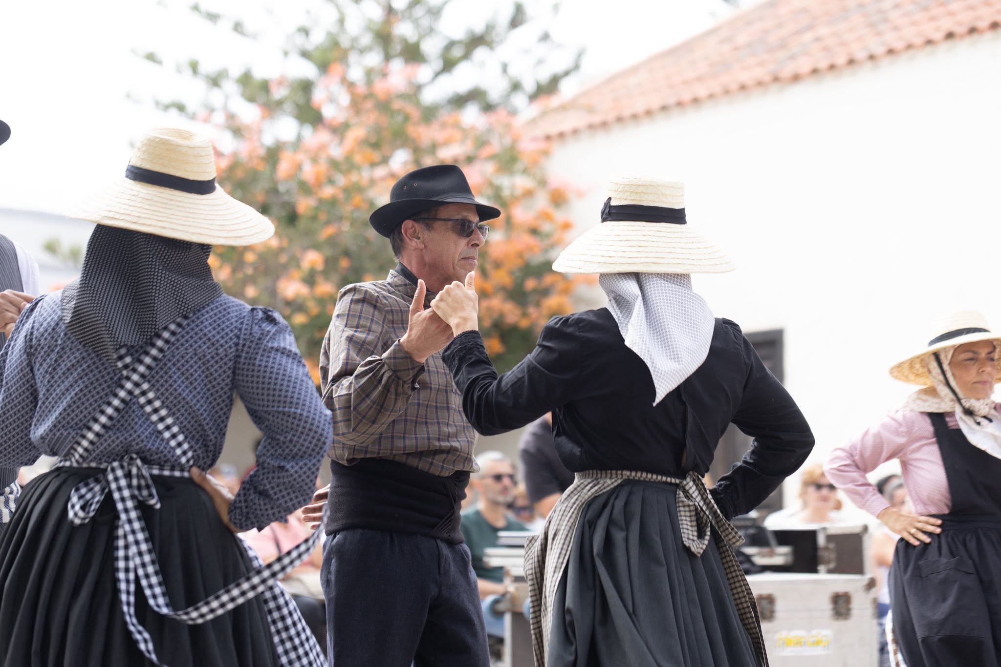 Clausura de las escuelas de folclore y bailes tradicionales Clausura de las escuelas de folclore y bailes tradicionales