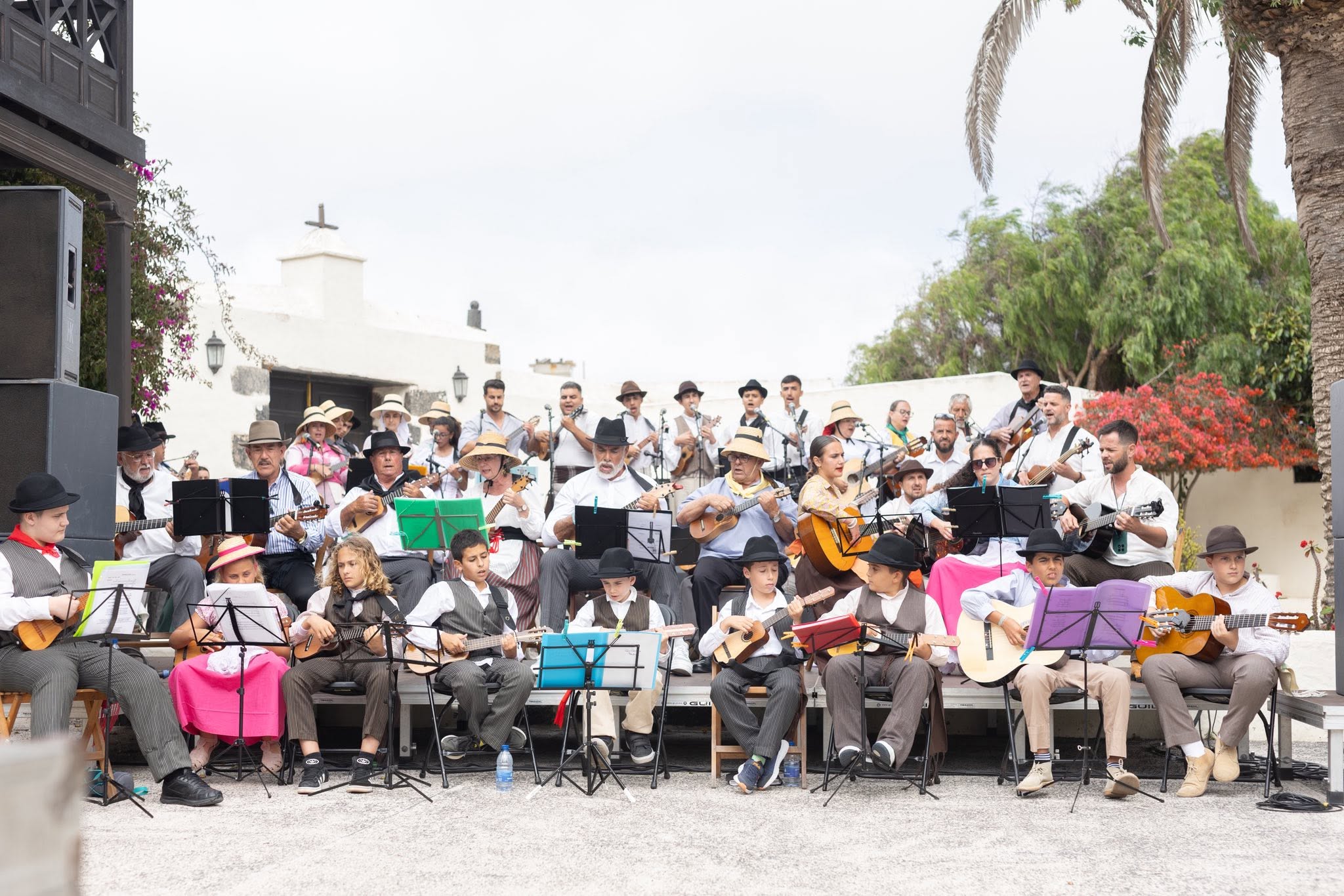 Clausura de las escuelas de folclore y bailes tradicionales Clausura de las escuelas de folclore y bailes tradicionales