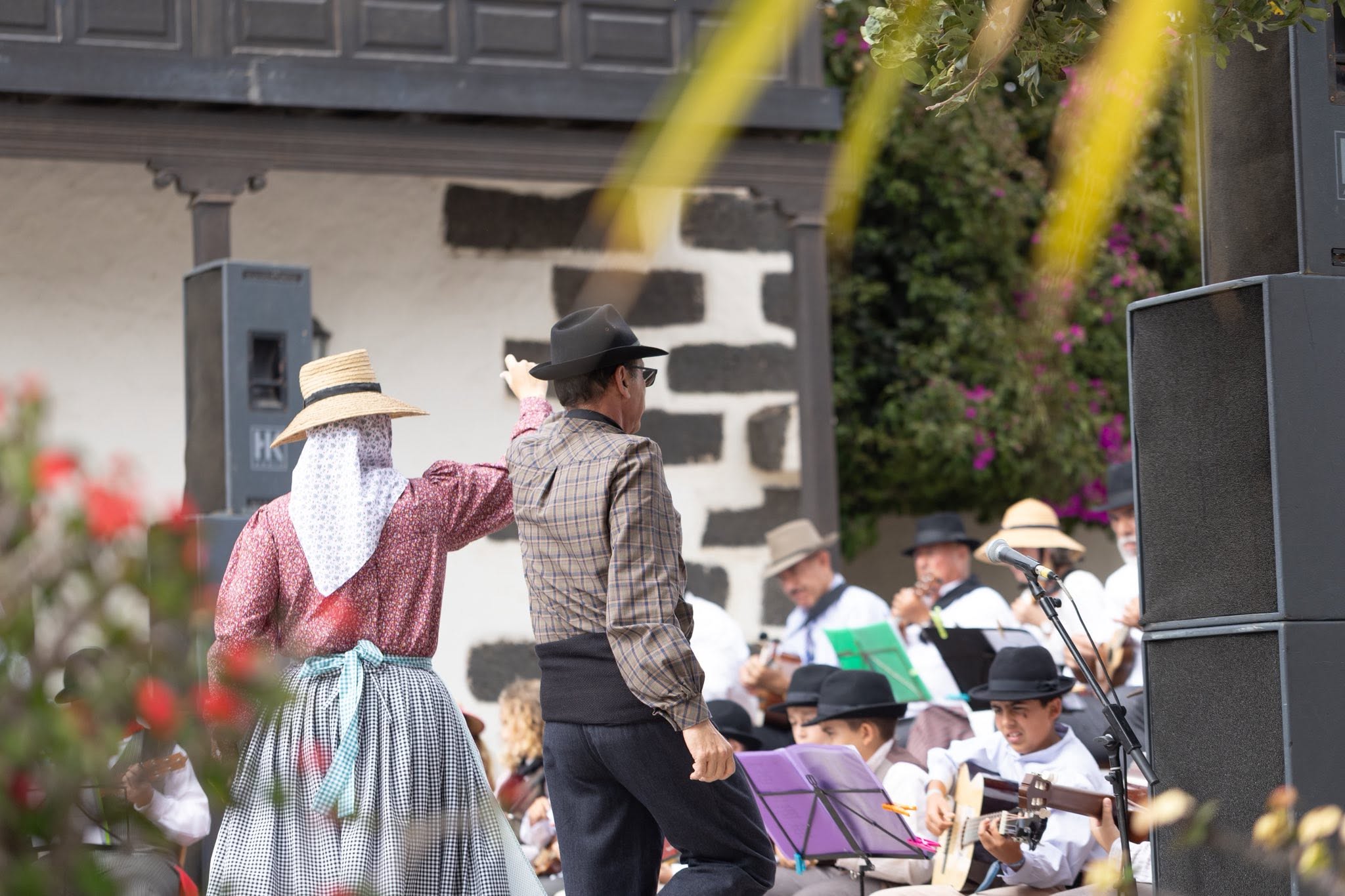 Clausura de las escuelas de folclore y bailes tradicionales Clausura de las escuelas de folclore y bailes tradicionales