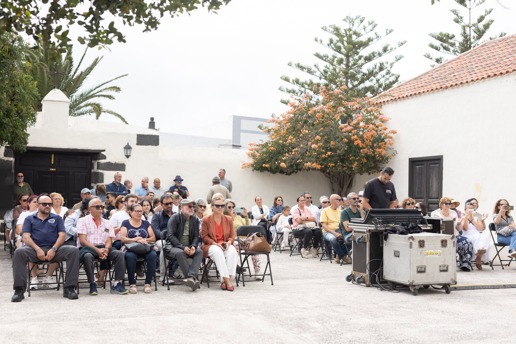 Clausura de las escuelas de folclore y bailes tradicionales Clausura de las escuelas de folclore y bailes tradicionales