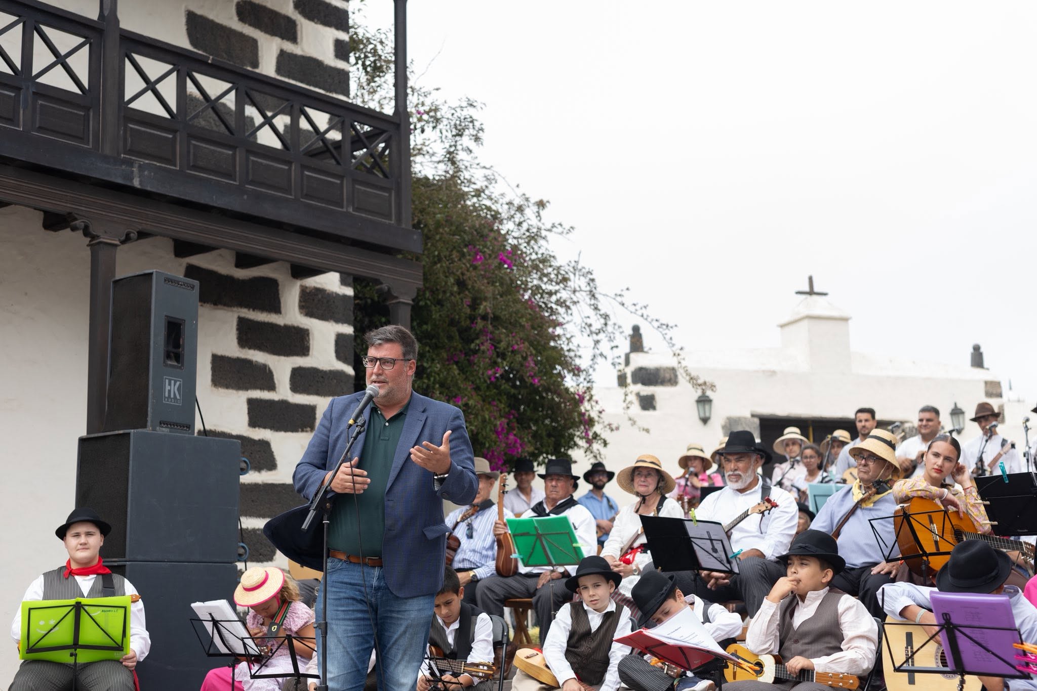 Clausura de las escuelas de folclore y bailes tradicionales Clausura de las escuelas de folclore y bailes tradicionales