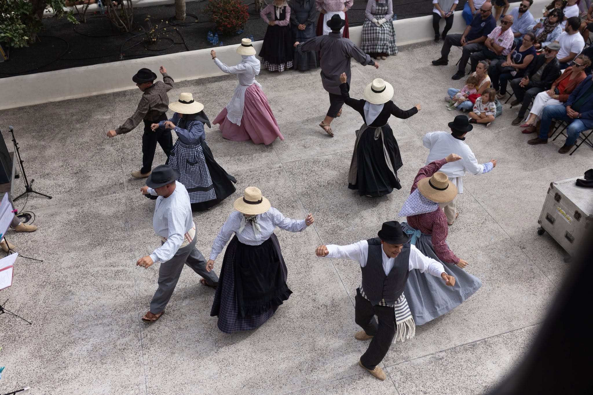 Clausura de las escuelas de folclore y bailes tradicionales