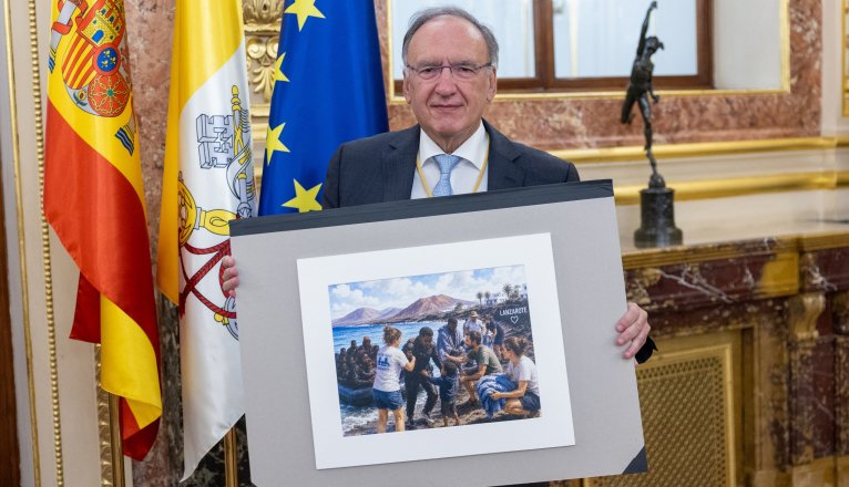 Fajardo Palarea with the drawing. Photo: Provided. Fajardo Palarea with the drawing. Photo: Provided.