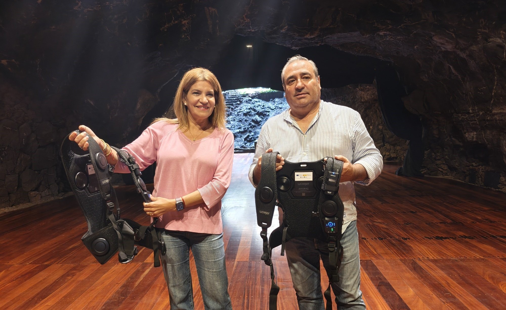 la vicepresidenta maria jesus tovar junto al consejero de los cact angel vazquez la vicepresidenta maria jesus tovar junto al consejero de los cact angel vazquez