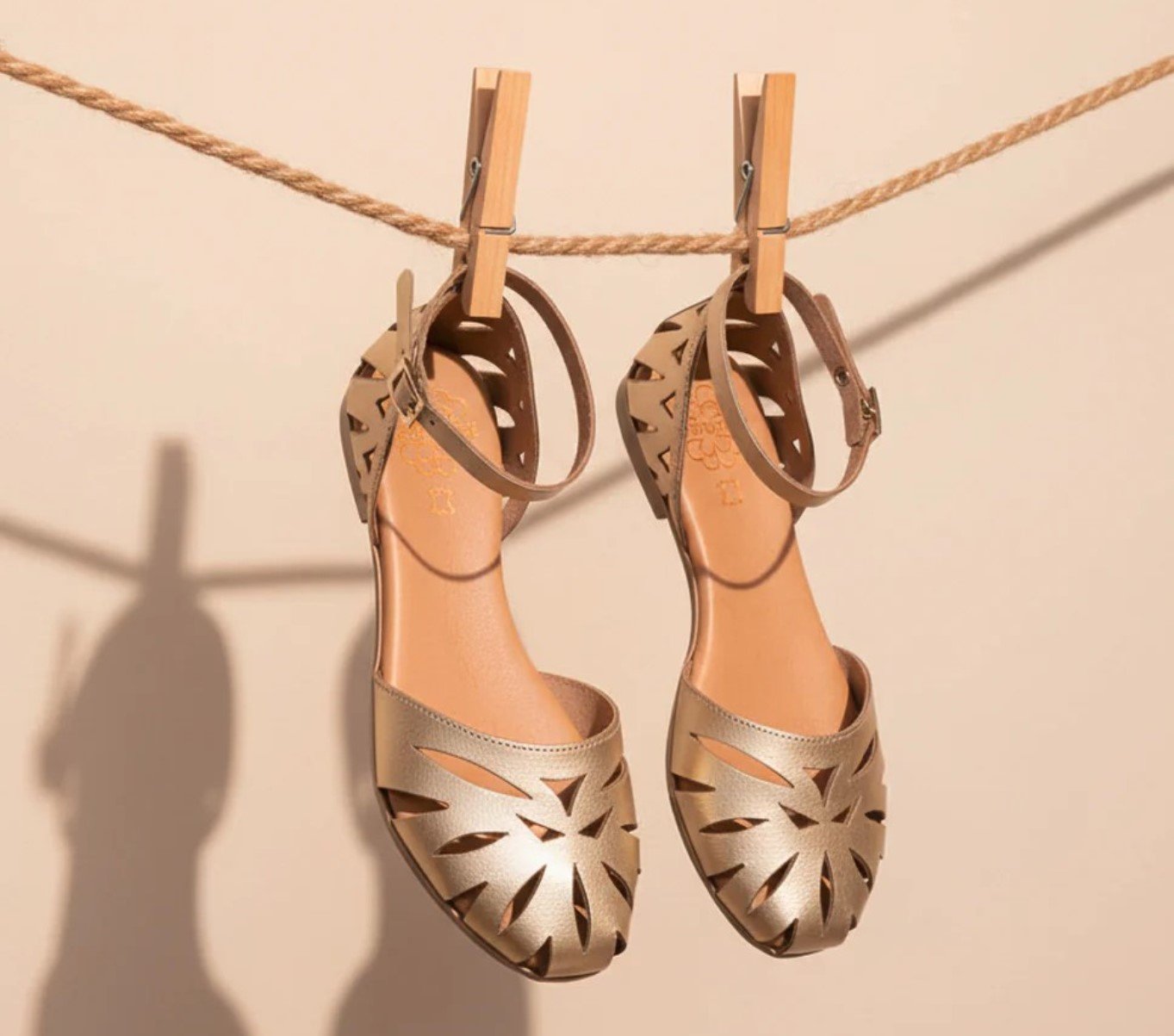 Sandalias doradas de Porronet