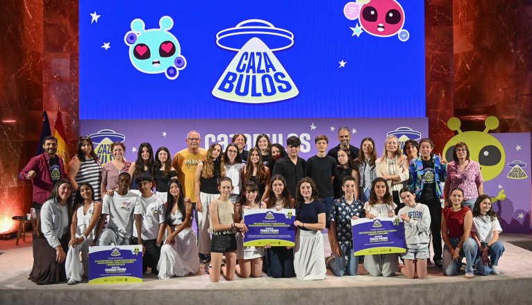 Estudiantes del CEO Argana en la entrega de premios de cazabulos. Estudiantes del CEO Argana en la entrega de premios de cazabulos.