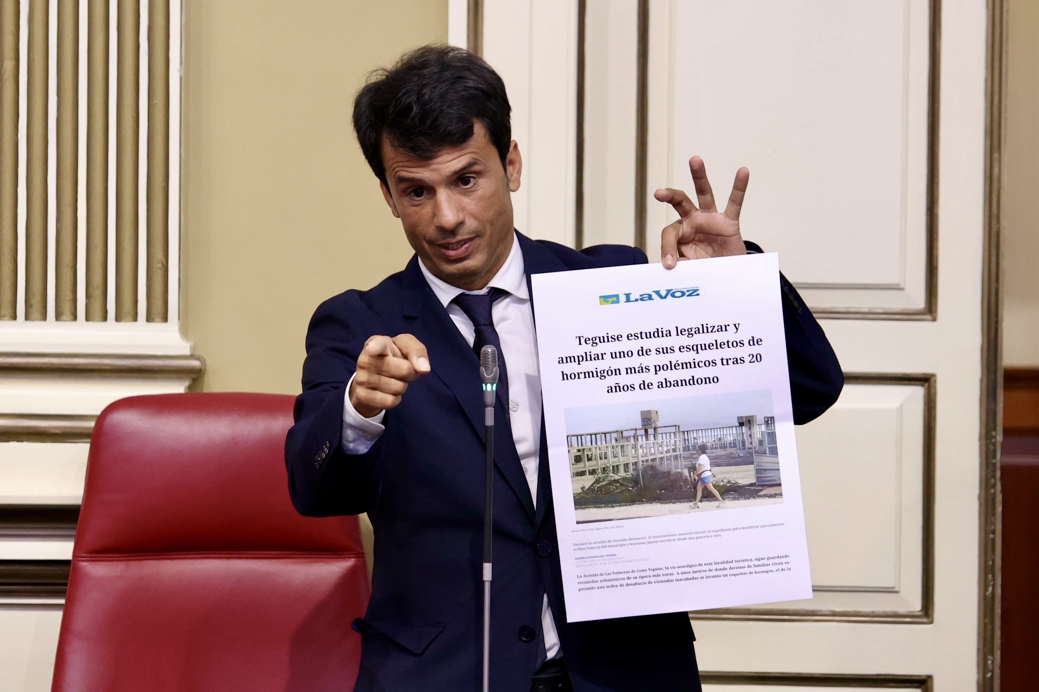 Marcos Bergaz (PSOE) en el Parlamento de Canarias este martes. Marcos Bergaz (PSOE) en el Parlamento de Canarias este martes.