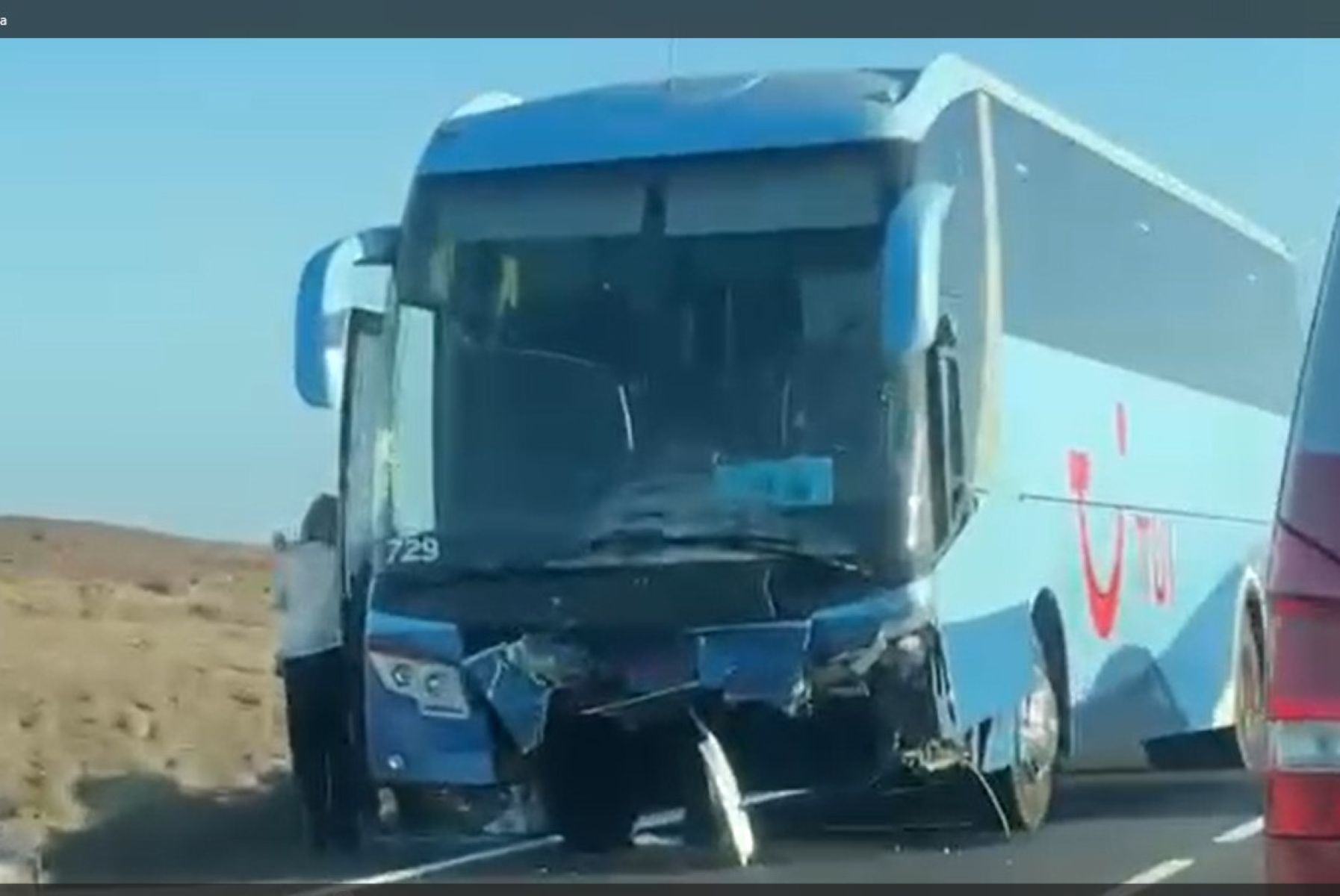 Choque frontal entre una guagua y un coche (Foto: La Voz) Choque frontal entre una guagua y un coche (Foto: La Voz)