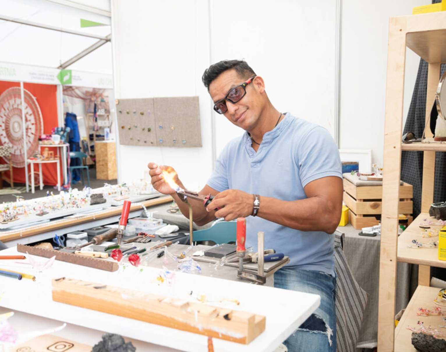 Alfredo Pineda en su taller. Artesanía. Alfredo Pineda en su taller. Artesanía.