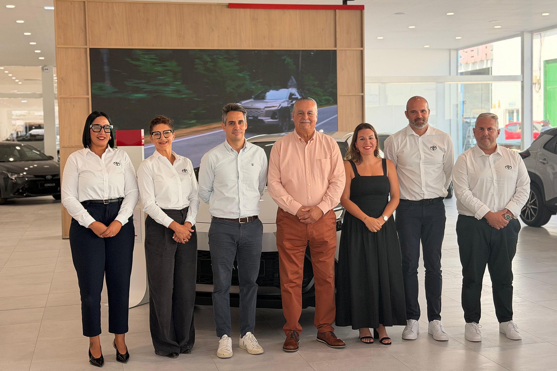 Jerónimo Quevedo (centro) con el equipo de Faycan Autonoción Jerónimo Quevedo (centro) con el equipo de Faycan Autonoción