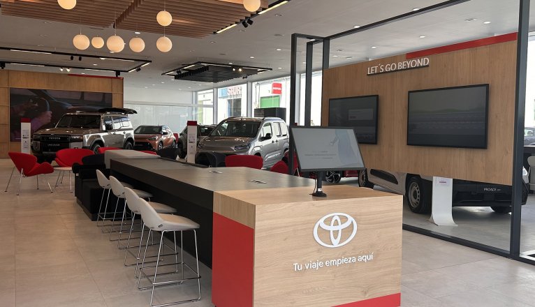 Nueva exposición de Toyota en Arrecife por Faycan Automoción (2) Nueva exposición de Toyota en Arrecife por Faycan Automoción (2)