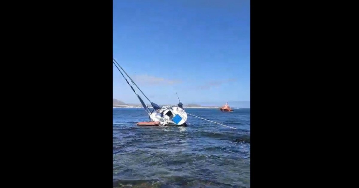 Breaking news: A sailboat runs aground on Lobos Island. Breaking news: A sailboat runs aground on Lobos Island.