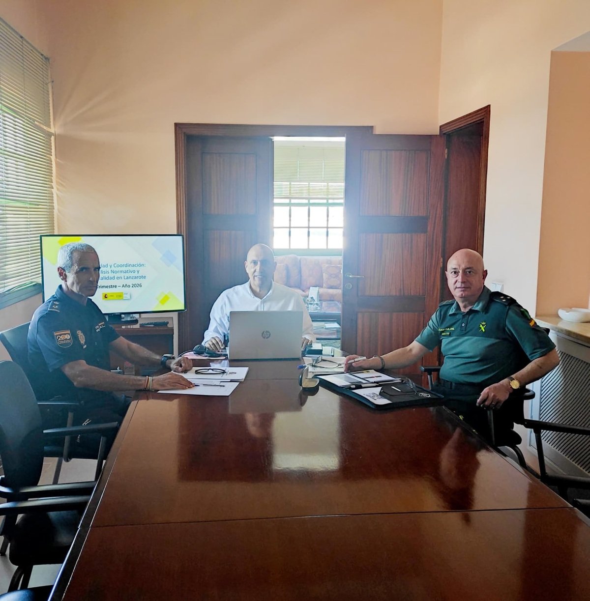 Reunió de Pedro Viera con los mandos de la Guardia Civil y de la Policía Nacional Reunió de Pedro Viera con los mandos de la Guardia Civil y de la Policía Nacional