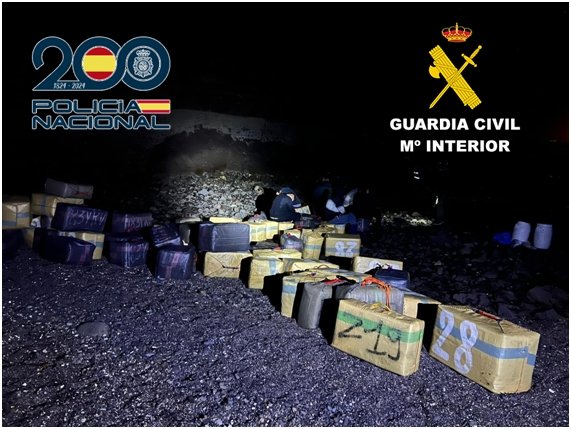 Incautan casi una tonelada de hachís en Lanzarote durante una operación antidroga en Canarias Incautan casi una tonelada de hachís en Lanzarote durante una operación antidroga en Canarias