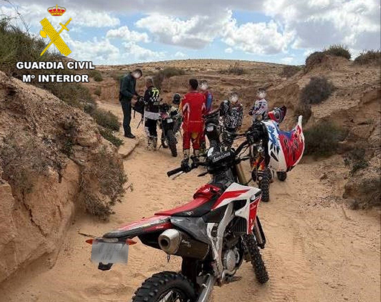 Excursionistas practicando enduro en Fuerteventura. Foto: GC. Excursionistas practicando enduro en Fuerteventura. Foto: GC.