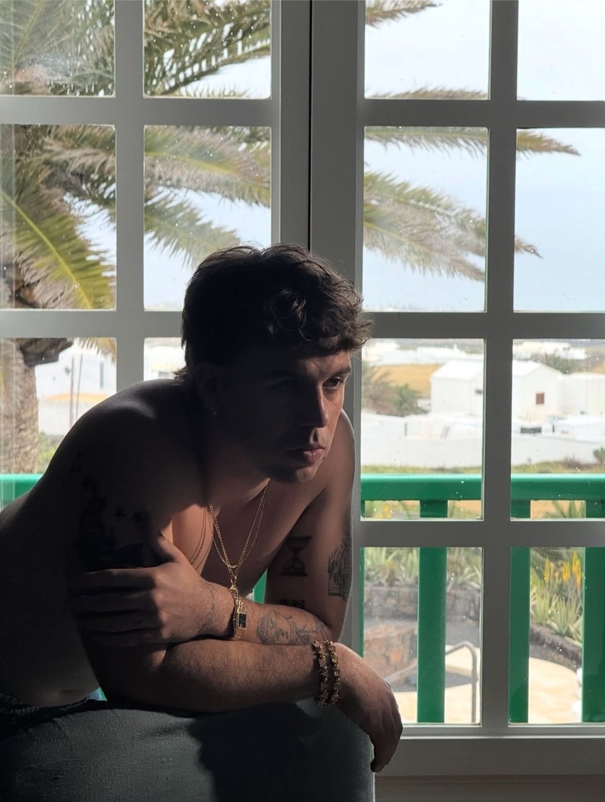El artista Quevedo en una de sus visitas a Lanzarote