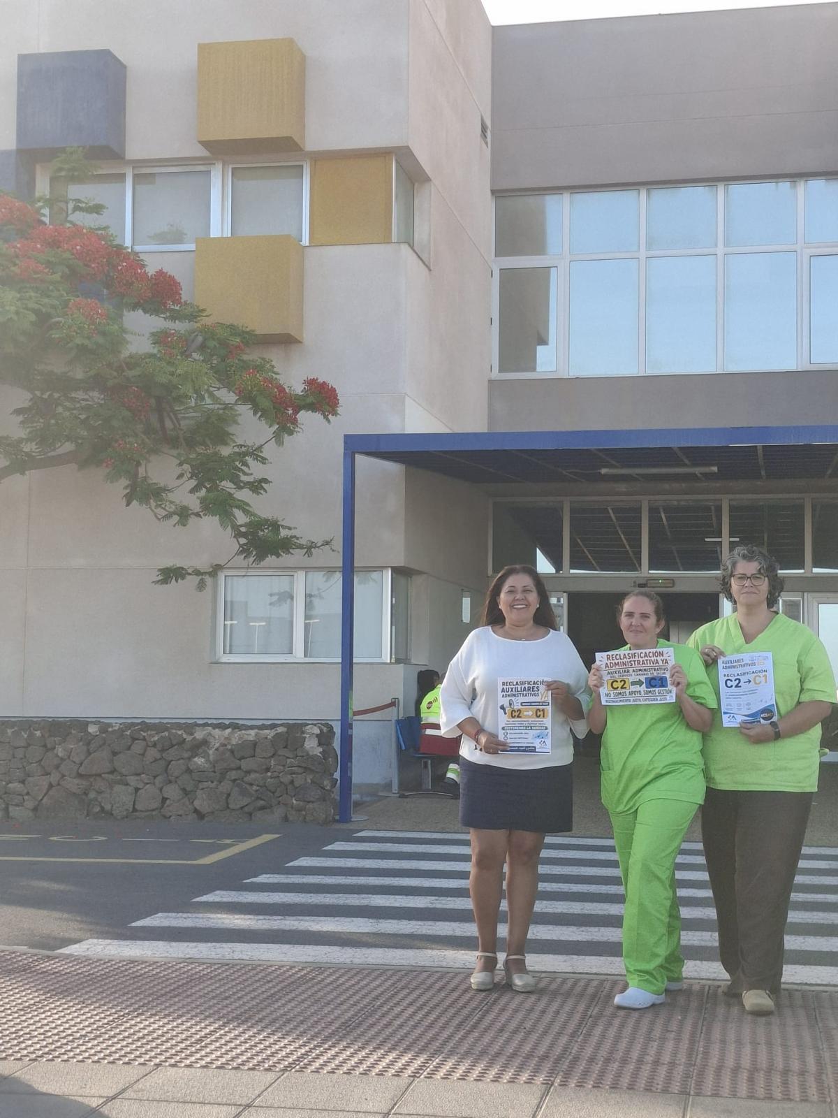 Concentración de auxiliares administrativos de Lanzarote. Fotos: Cedidas.