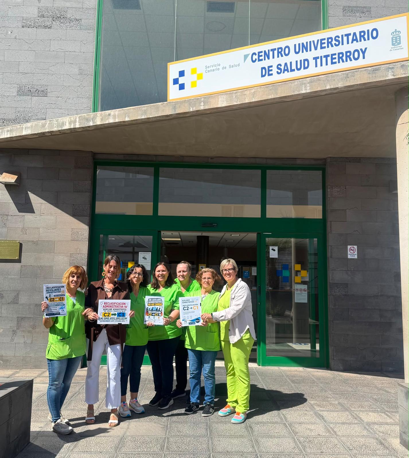Concentración de auxiliares administrativos de Lanzarote. Fotos: Cedidas.