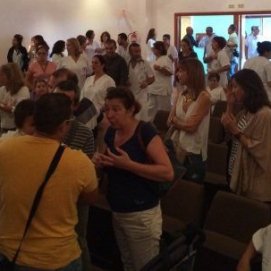 Trabajadores del Molina Orosa firman un escrito pidiendo que se revisen las medidas ante posibles casos de ébola