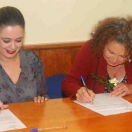 San Bartolomé entrega los contratos a 37 arrendatarios de parcelas para cultivar
