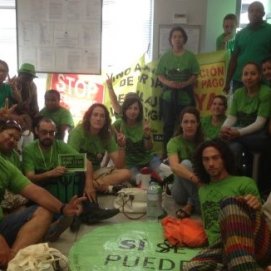 La Plataforma de Afectados por la Hipoteca de Lanzarote ocupa el Banco Popular en solidaridad con un afectado de Barcelona