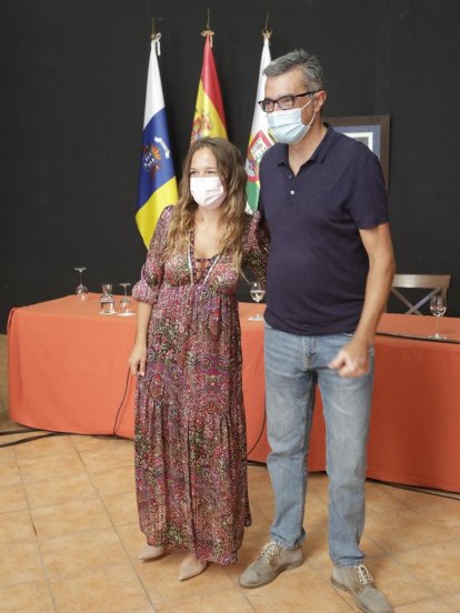 Chaxiraxi Niz coge el bastón de mando de Haría tras prosperar la moción de censura