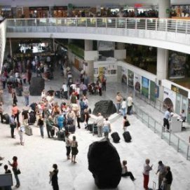 Detenido en el aeropuerto de Lanzarote un joven albanés que intentaba volar con documentación falsa