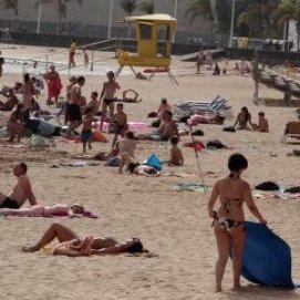 Aumenta el calor, se declara la alerta por temperaturas en toda  Canarias