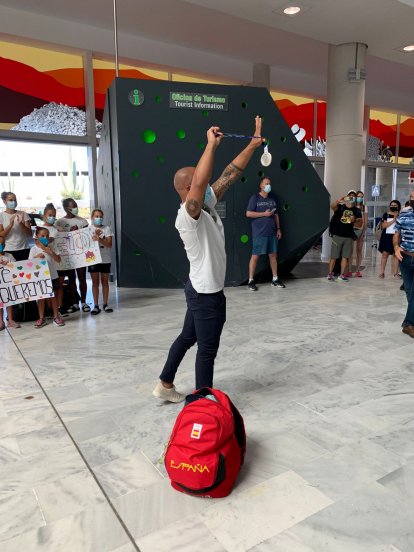 Ray Zapata llega a Lanzarote después de ganar la medalla de Plata en Tokio