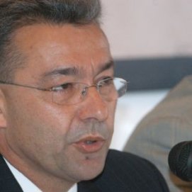 Rivero pide una reunión con Zapatero para buscar soluciones a la tragedia de la inmigración en Canarias