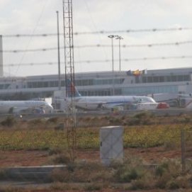 Llegan a Gran Canaria los féretros de nueve víctimas de la tragedia de Barajas