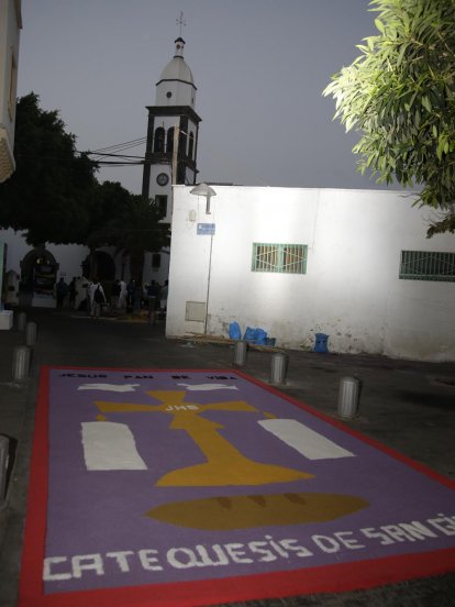 Elaboración de alfombras de sal en Arrecife