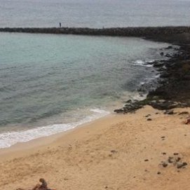 Unos bañistas rescatan el cadáver de un hombre en la playa cercana a La Mareta
