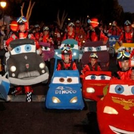 Murgas, comparsas, batucadas, mascaritas y unas 40 carrozas ponen el ritmo al coso del Carnaval de Arrecife