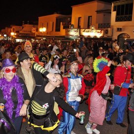 Playa Blanca salió a la calle para disfrutar del coso carnavalero