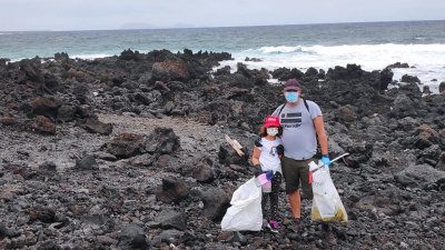 "Lanzarote limpia" recoge más de 300 kilos de basura en el norte de la isla