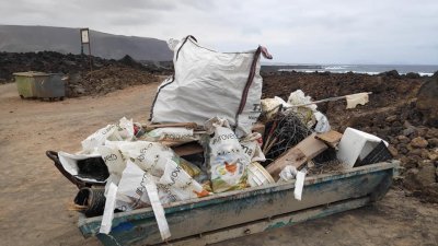 "Lanzarote limpia" recoge más de 300 kilos de basura en el norte de la isla