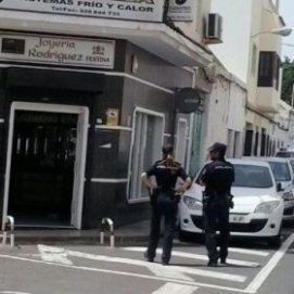 El atracador de la joyería ingresa en prisión y sus presuntos cómplices salen en libertad con cargos