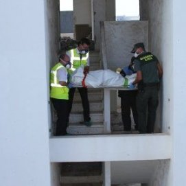 Aparece el cuerpo sin vida de un indigente en unos antiguos apartamentos de Puerto del Carmen
