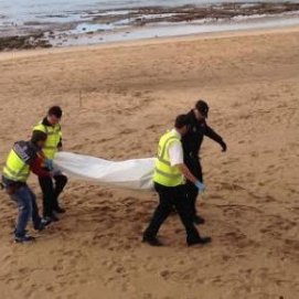 Hallan el cuerpo sin vida de un hombre flotando en la playa de El Reducto
