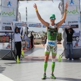 Victor del Corral y Lucy Biddlestone, ganadores de la primera edición del Nu-Tri-Cross