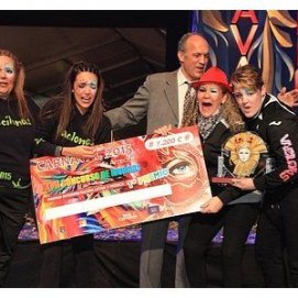 Las Vacilonas hacen historia ganando el XXVII Concurso de Murgas del Carnaval