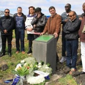 Flores para recordar a las víctimas de los Cocoteros, en el sexto aniversario de la tragedia