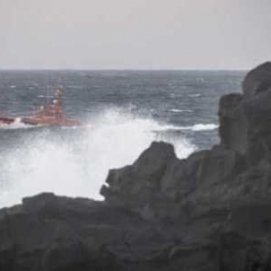 El Consorcio buscará "hasta final de semana" al joven que cayó al mar en La Santa